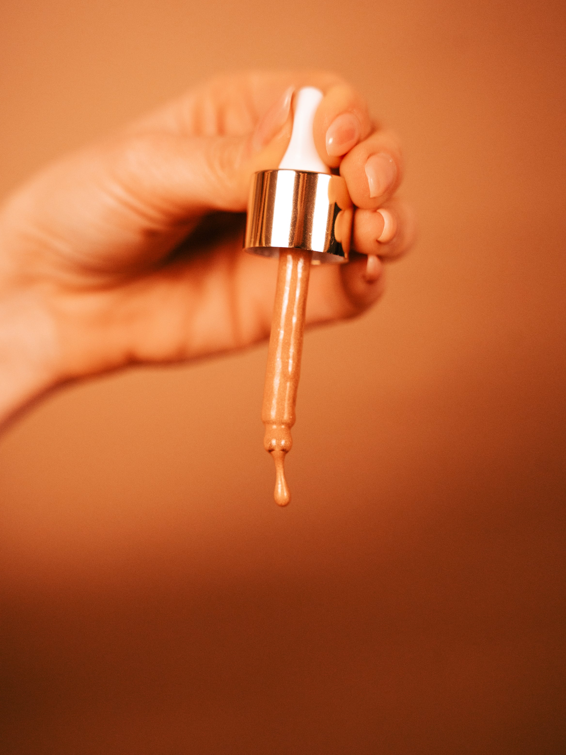 Golden Drops | Bronzeado Radiante e Pele Iluminada | LIS Skincare