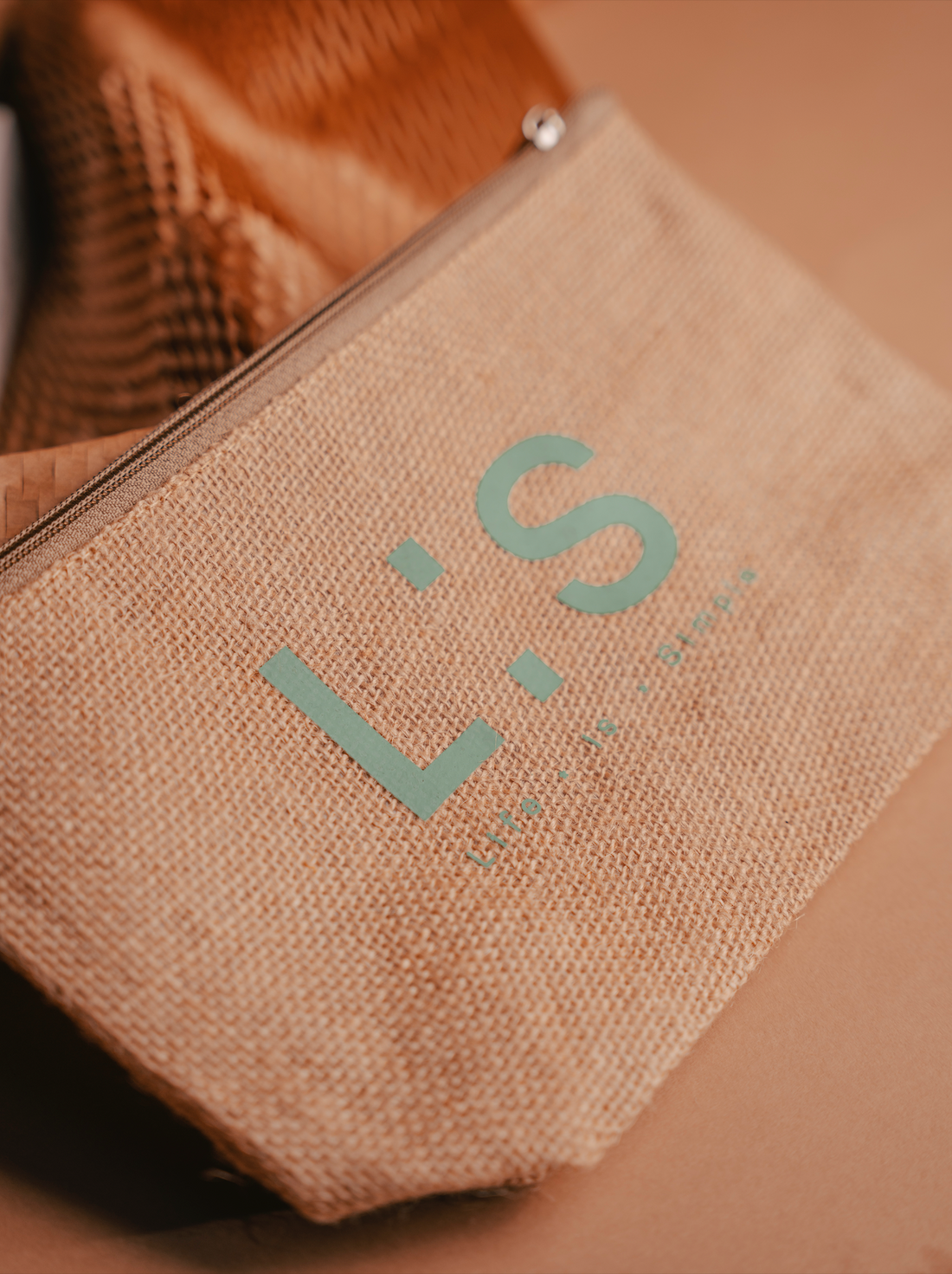 Necessaire | Kit Prático de Cuidados de Pele | LIS Skincare